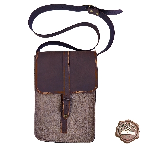 Sacs de chasse pour le territoire de chasse et l’équipement von AKAH AKAH Sacoche Messenger en feutre de laine 60151000